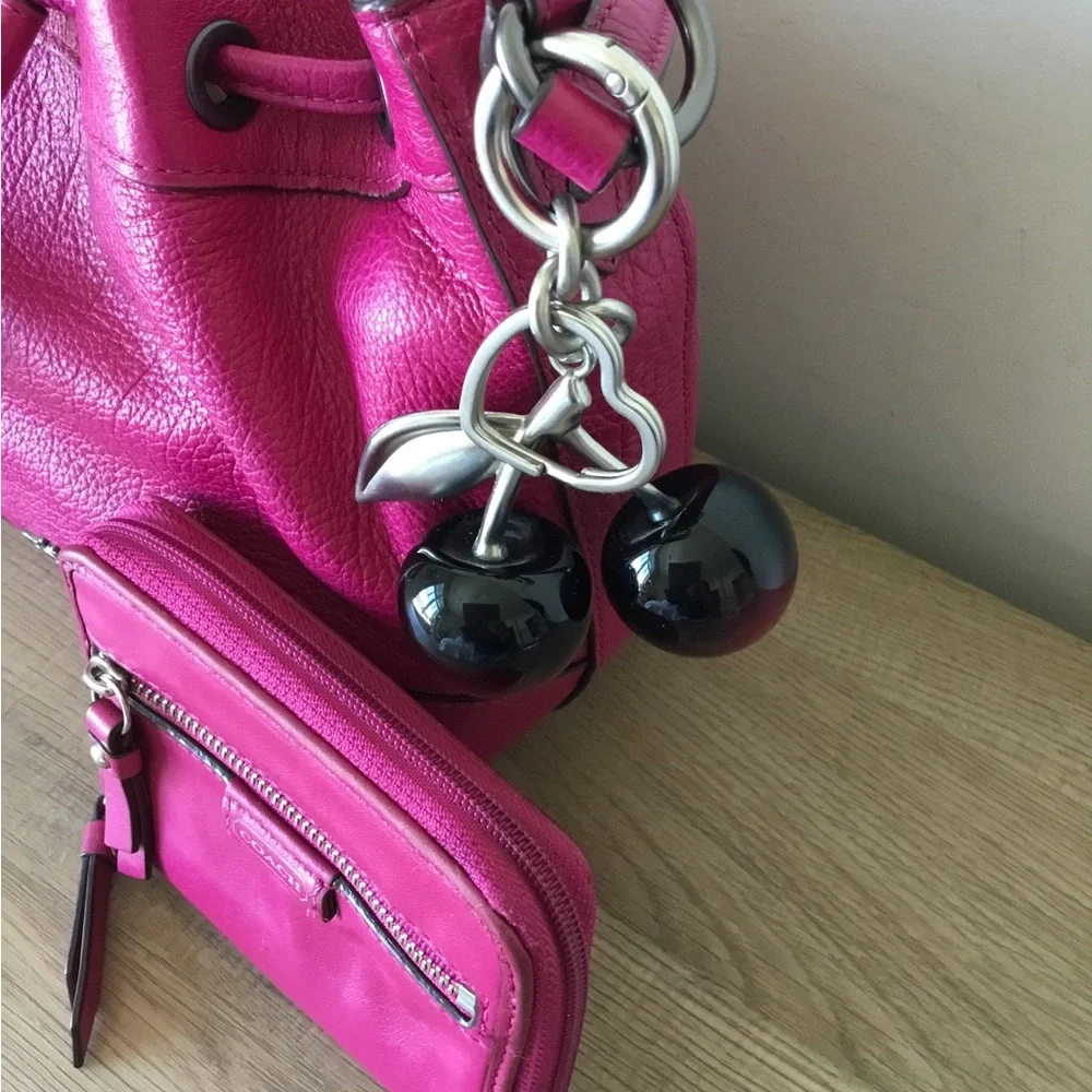 Coach Hot Pink Pebbled Leather Drawstring Shoulder Bucket Bag w/Matching Wallet - Picture 5 of 15